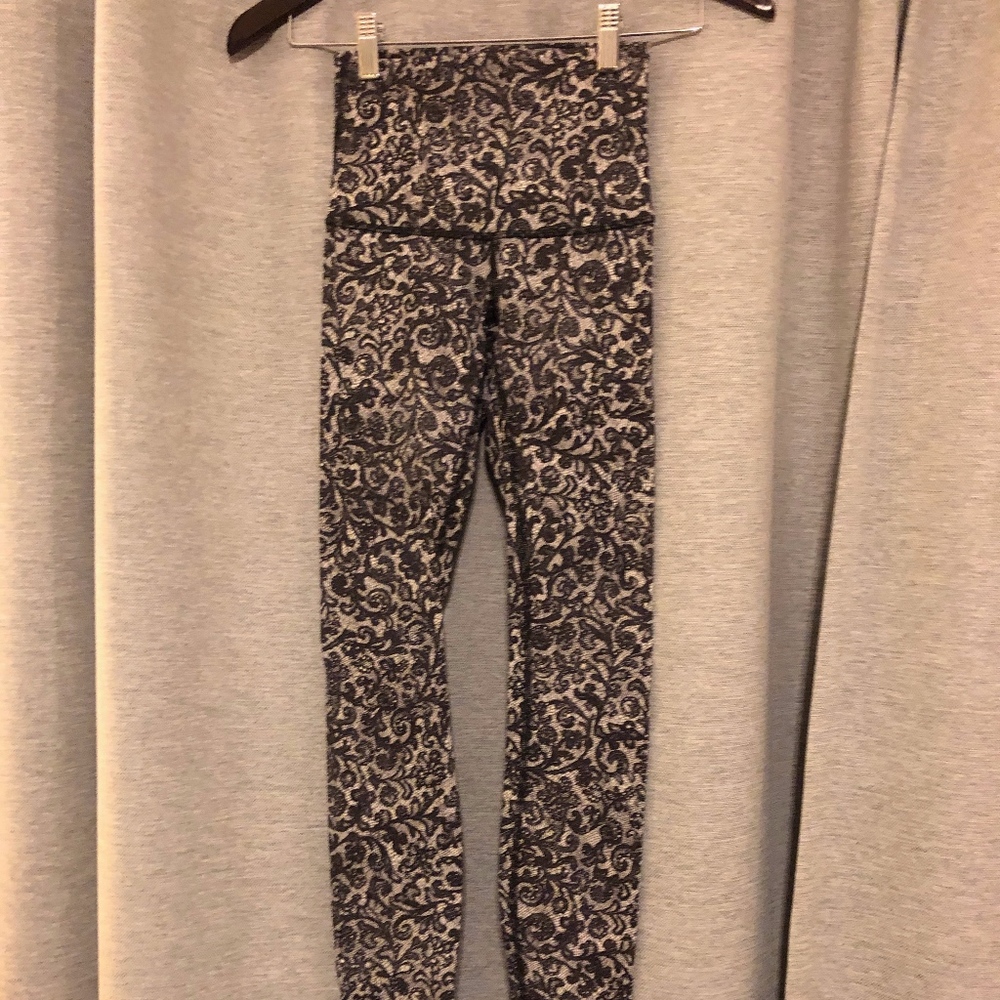 lace print leggings